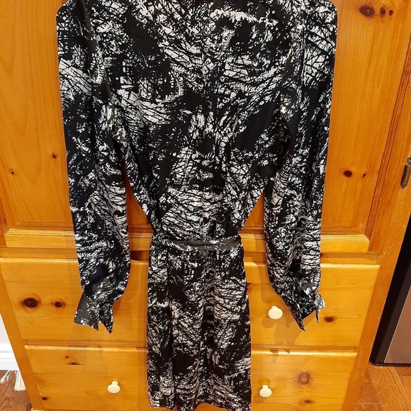 Cool black and white poly le chateau dress - Picture 2 of 3